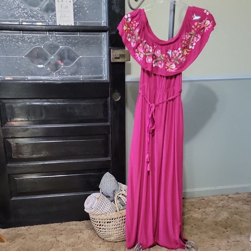 NWT Davi & Dani Pink Off-Shoulder Maxi Dress with Floral Embroidery Woman Size S